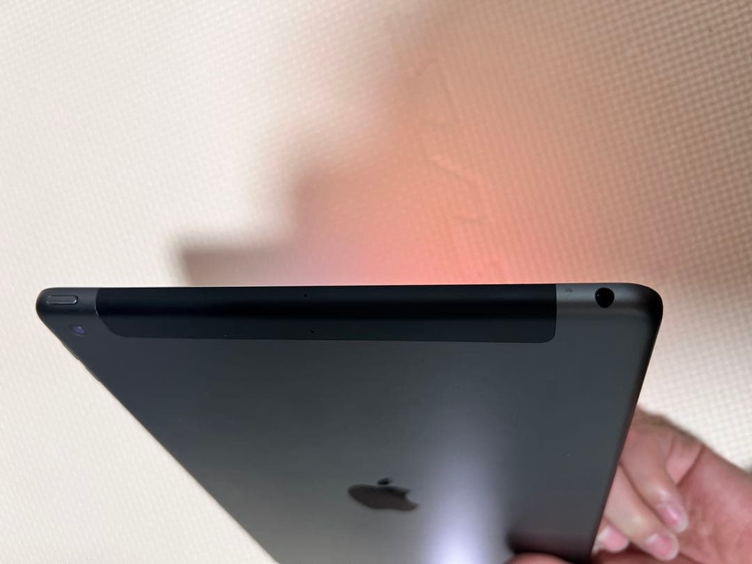 AU Apple iPad 第7世代 32GB スペースグレー