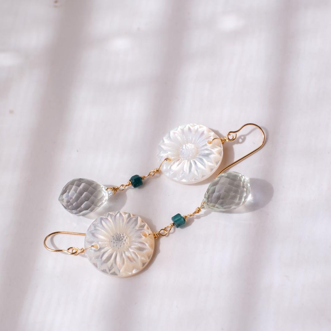 Q's B ♦︎14kgfsunflowerカービングピアス/イヤリング