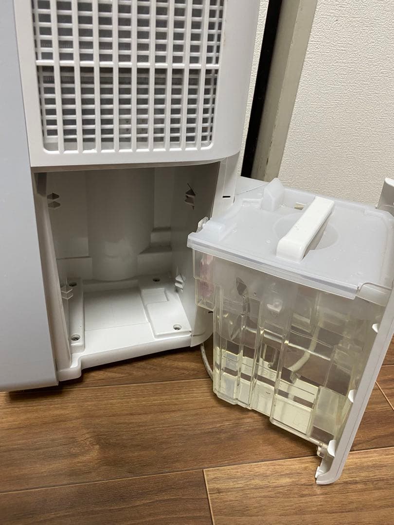 24年製 シャープ 衣類乾燥 除湿機 CM-R100-W