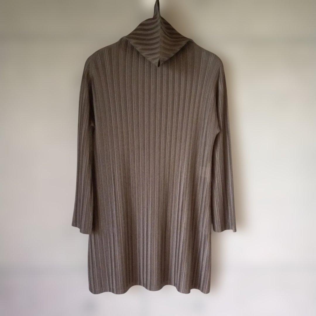 イッセイミヤケのハイネックチュニック