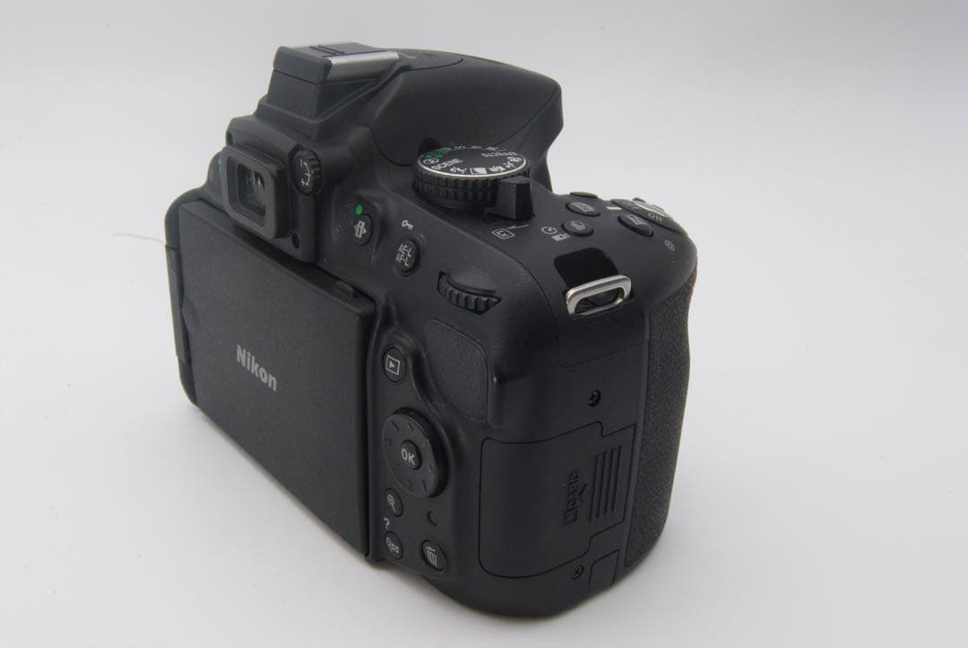 Nikon D5200 レンズキット　スマホ転送　手ぶれ補正　回転モニター