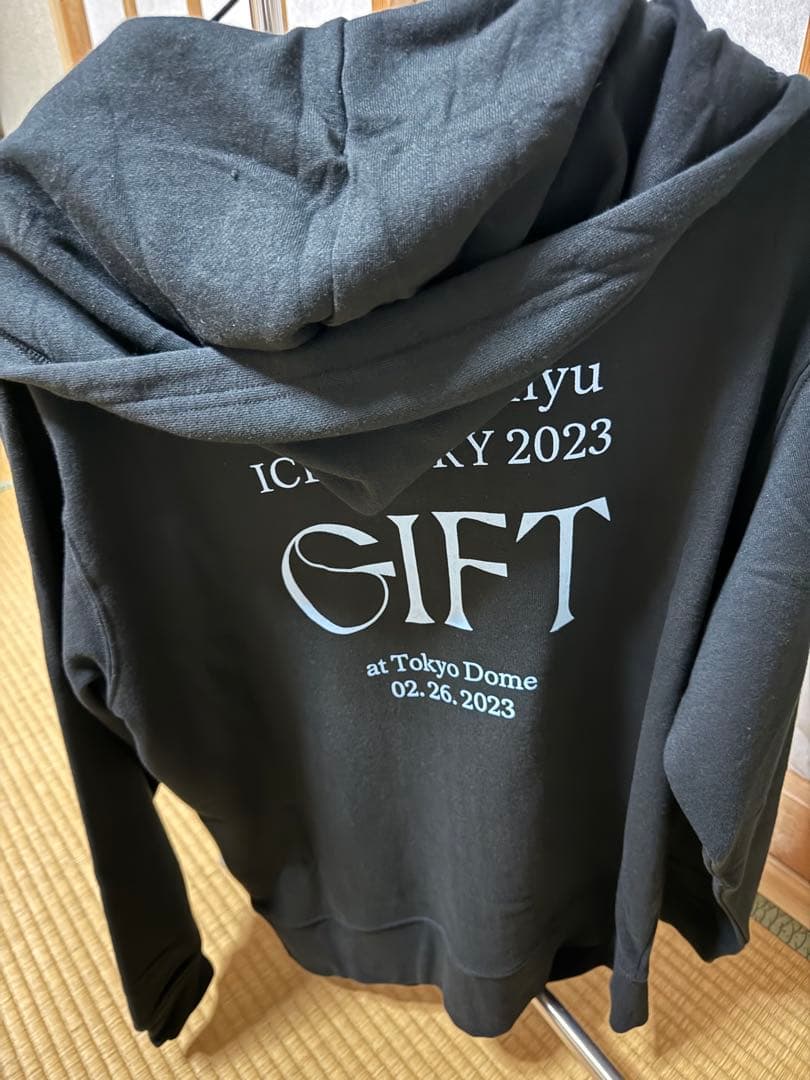 羽生結弦　GIFT パーカー　手作りキーホルダー付き