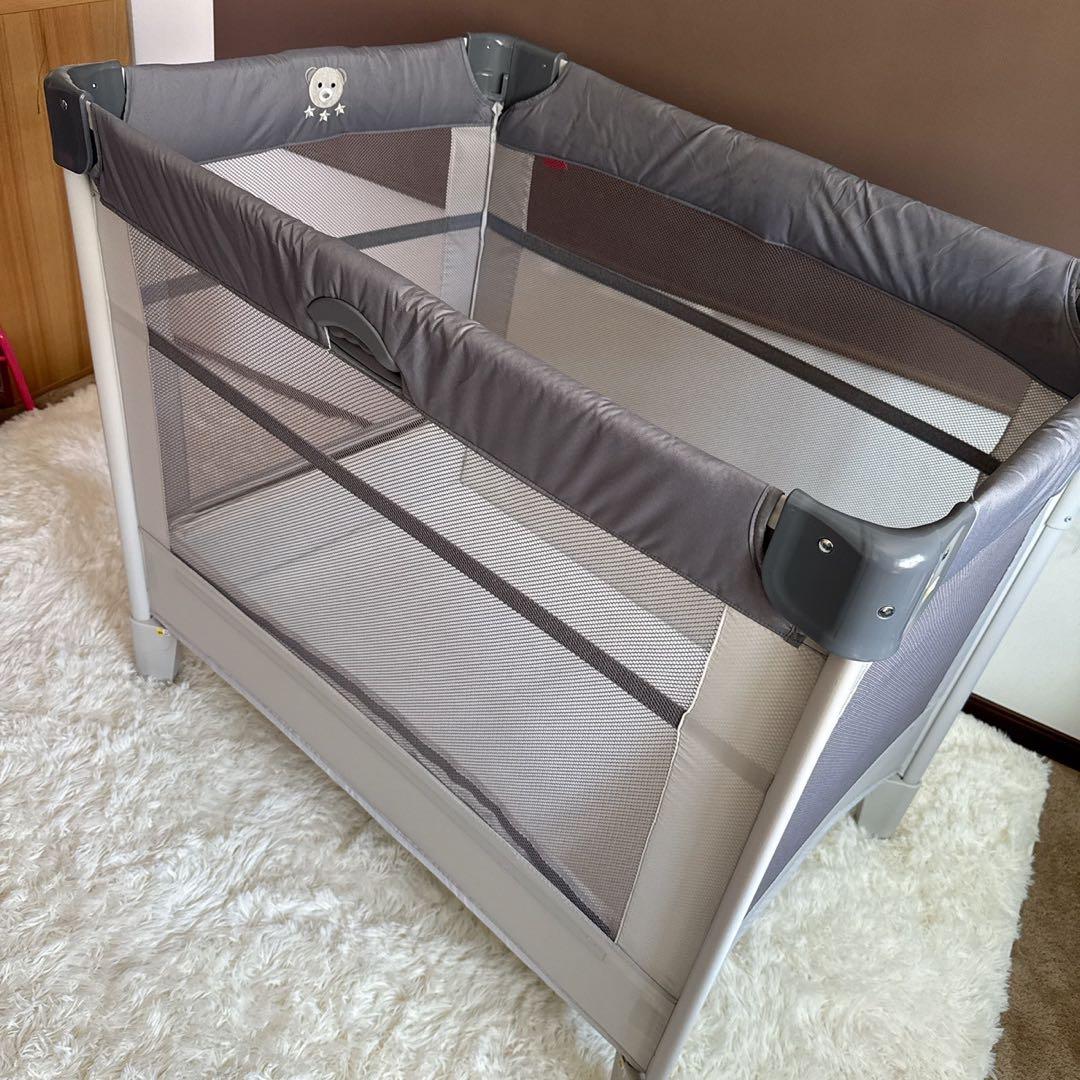 アップリカ　ベビーベッド　コネルエアー　グレー