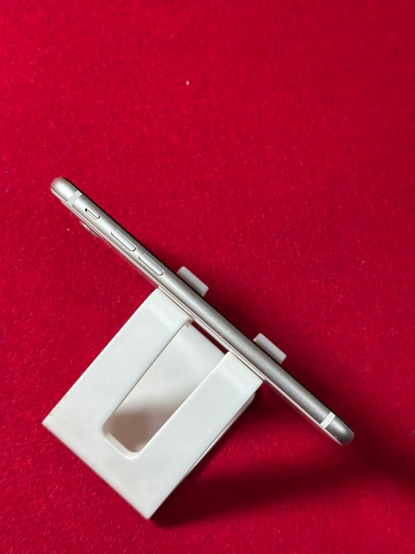 【7809】iPhone SE3第3世代スターライト 64GB simフリー