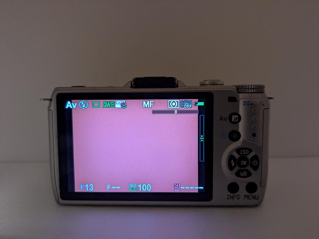 ペンタックス PENTAX Q7 ボディ シルバー 完動品 #349a