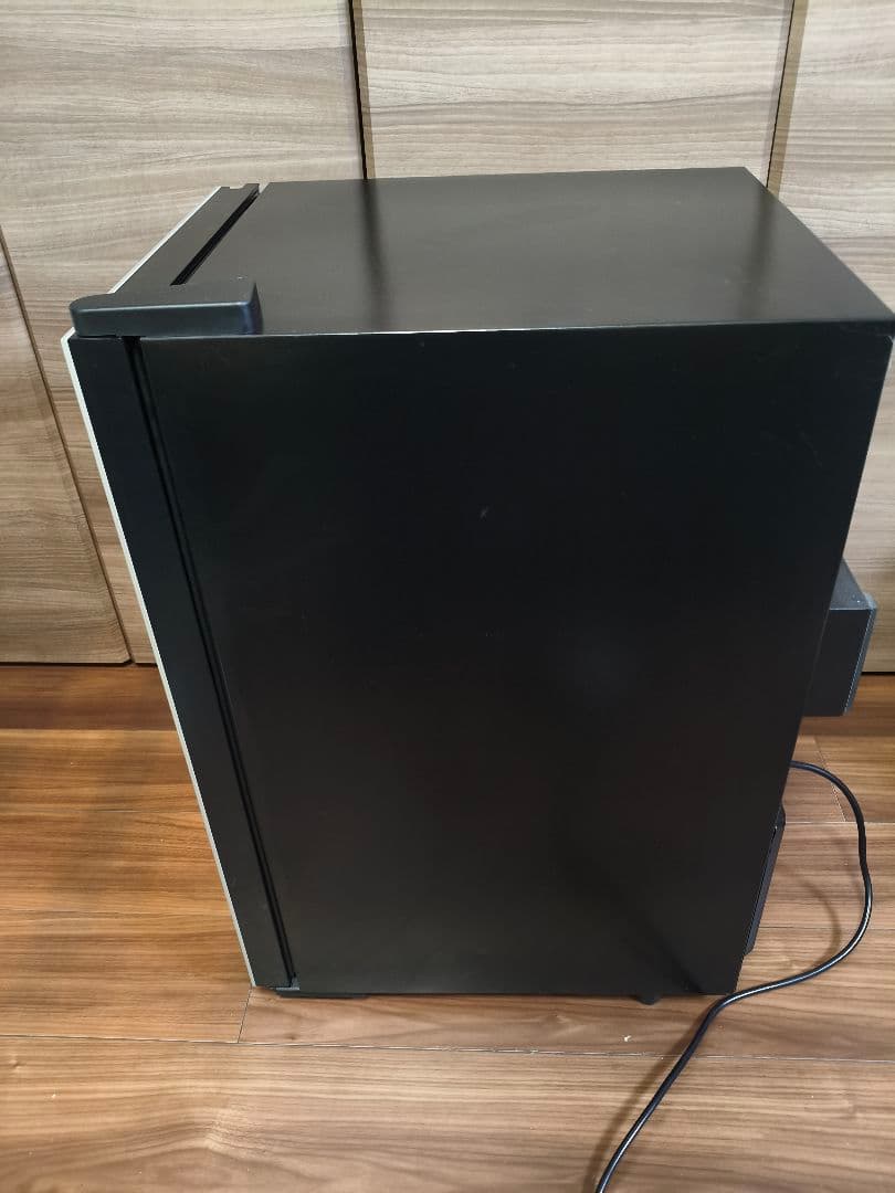 SA22-W ワインセラー ホワイト/ブラック　2022年製