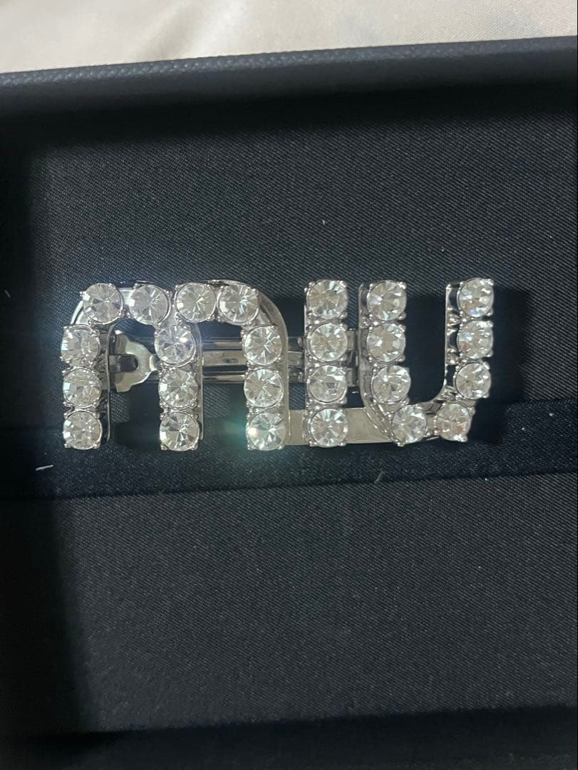 MiuMiu クリスタル ヘアクリップ バレッタ ヘアアクセサリー　ヘアピン