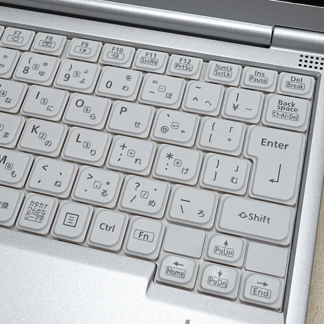 極美品の軽量モバイル✨１１世代コアｉ５に超高速で新品のＳＳＤ１ＴＢ＆１６Ｇメモリ