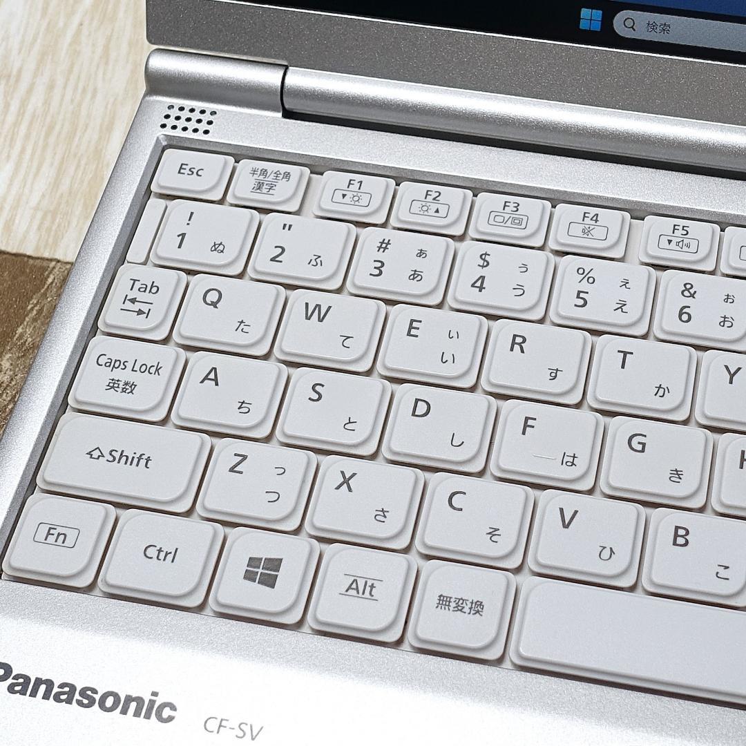 極美品の軽量モバイル✨１１世代コアｉ５に超高速で新品のＳＳＤ１ＴＢ＆１６Ｇメモリ