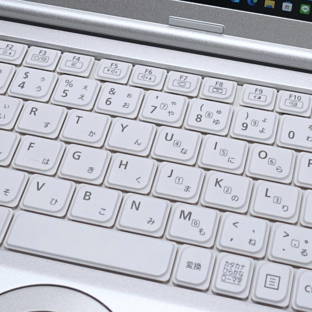 極美品の軽量モバイル✨１１世代コアｉ５に超高速で新品のＳＳＤ１ＴＢ＆１６Ｇメモリ