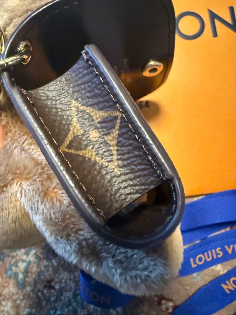 Louis Vuitton ぬいぐるみ型AirPodsケース