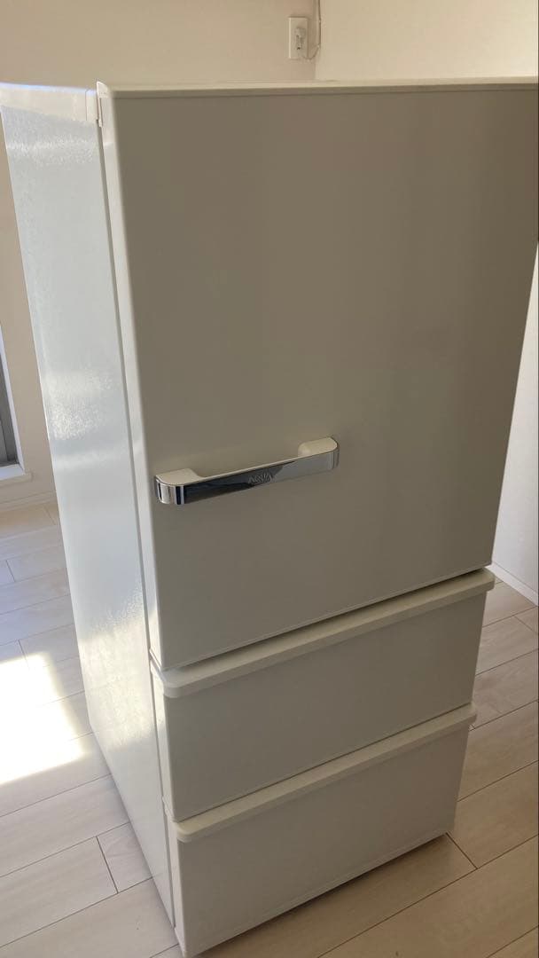 272L　2022年製　3ドア冷蔵庫　ホワイト　AQR-SV27M