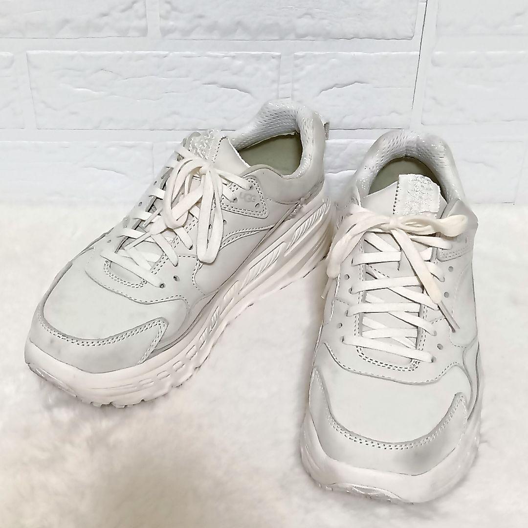 【即完売モデル】UGG CA805 厚底スニーカー 25.5cm ホワイト