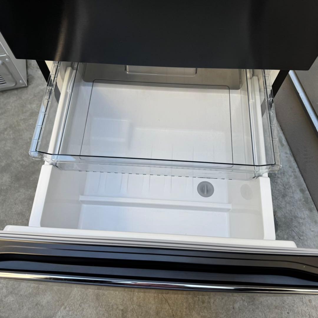 254⭐️2022年製★ハイアール冷蔵庫　大型　3ドア　ブラック 300〜400L