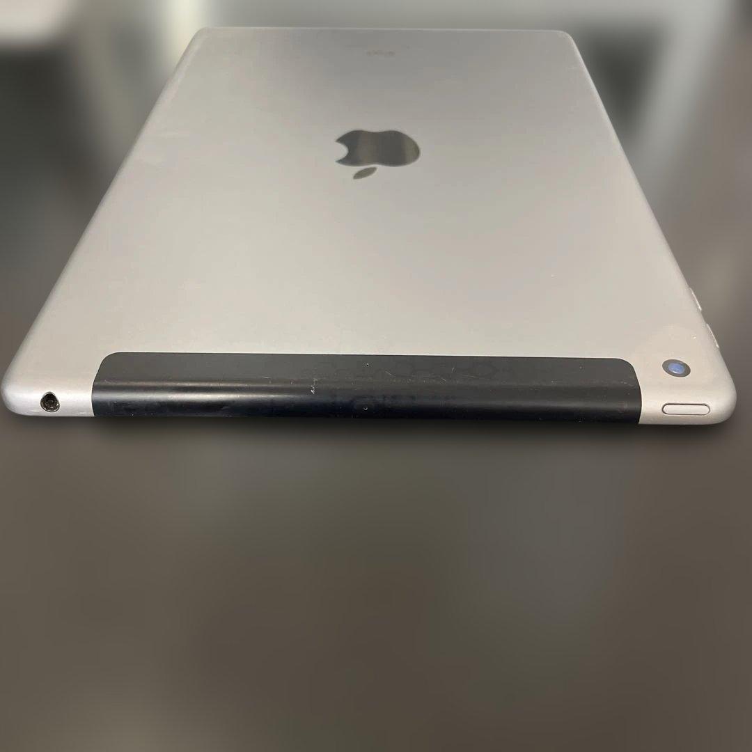 Apple iPad (第6世代) 32GBシルバー　セルラーモデル