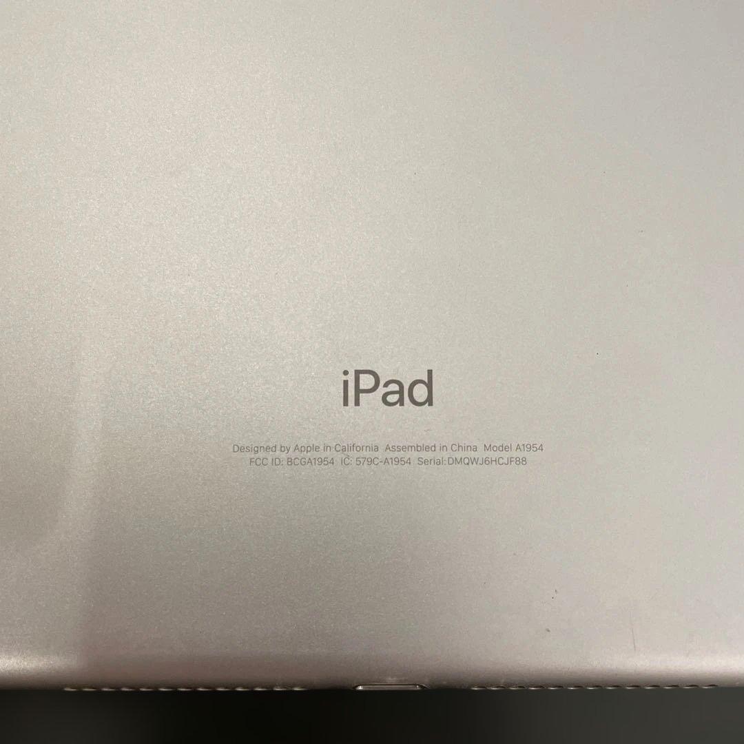 Apple iPad (第6世代) 32GBシルバー　セルラーモデル