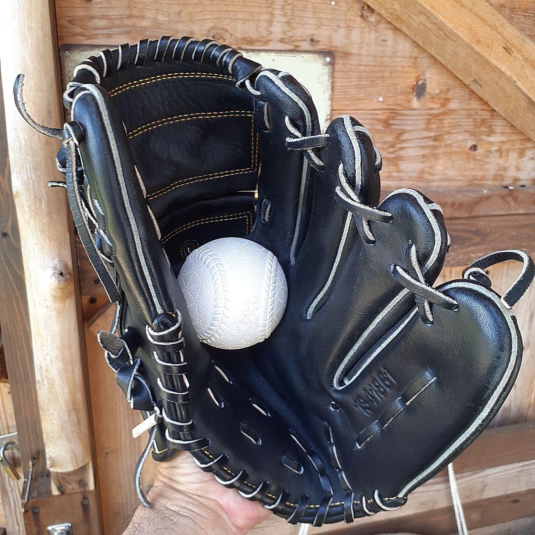 アンダーアーマー　投手用グラブ　　軟式一般 　UNDER ARMOUR　最終価格