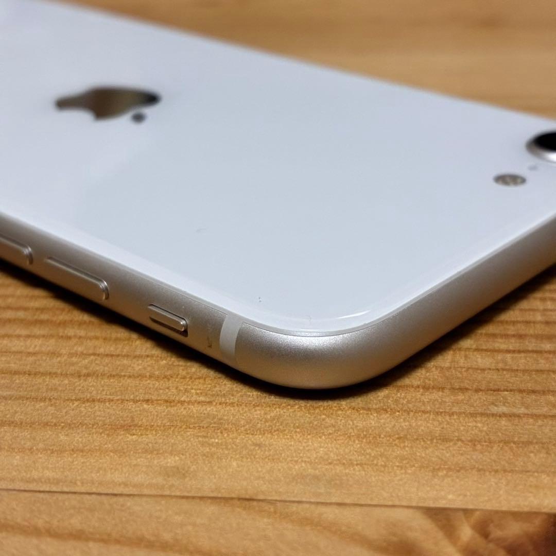 t*2様 バッテリー新品　iPhoneSE第3世代64GB SIMフリー　美品