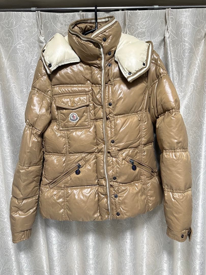 モンクレール　ダウンジャケット ベージュ　フード付き