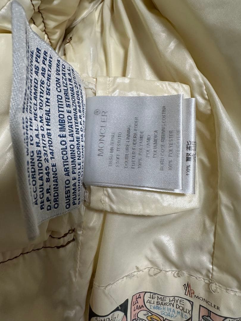 モンクレール　ダウンジャケット ベージュ　フード付き
