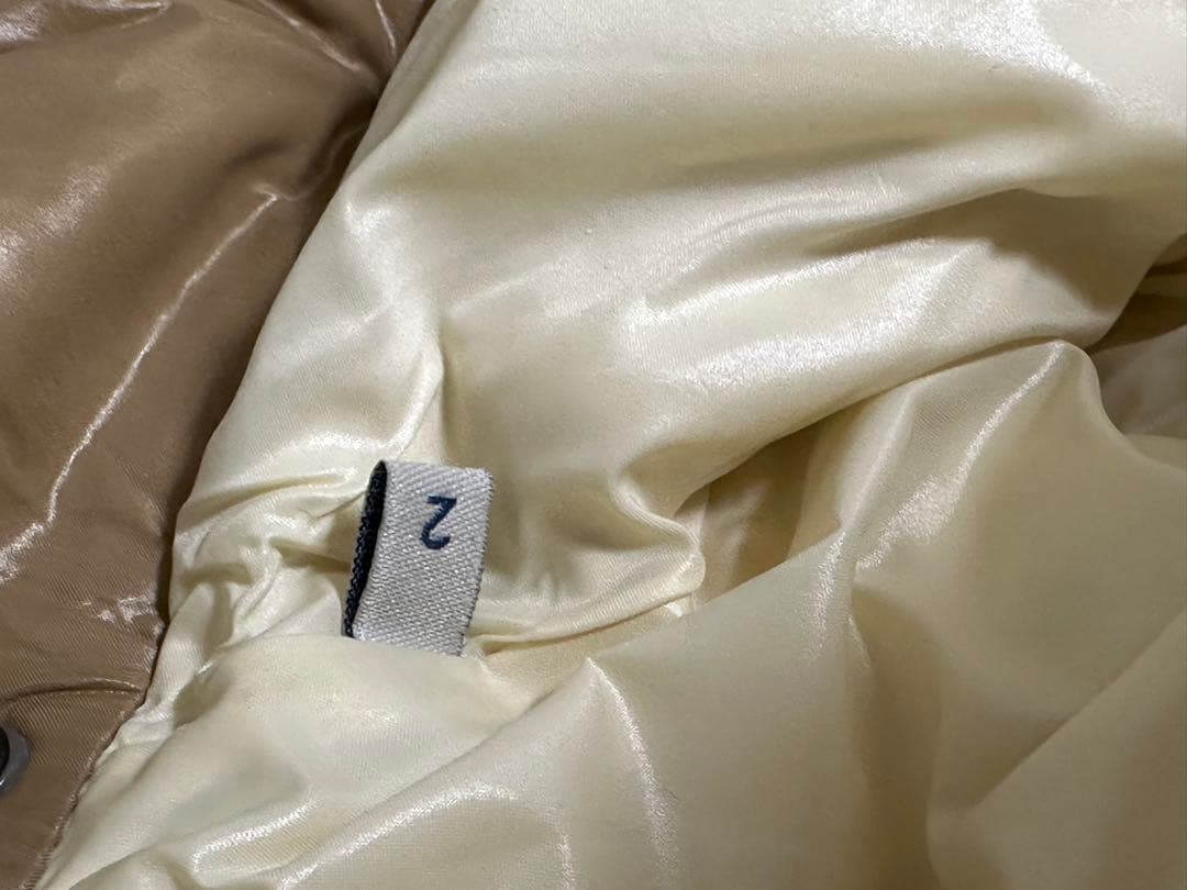 モンクレール　ダウンジャケット ベージュ　フード付き