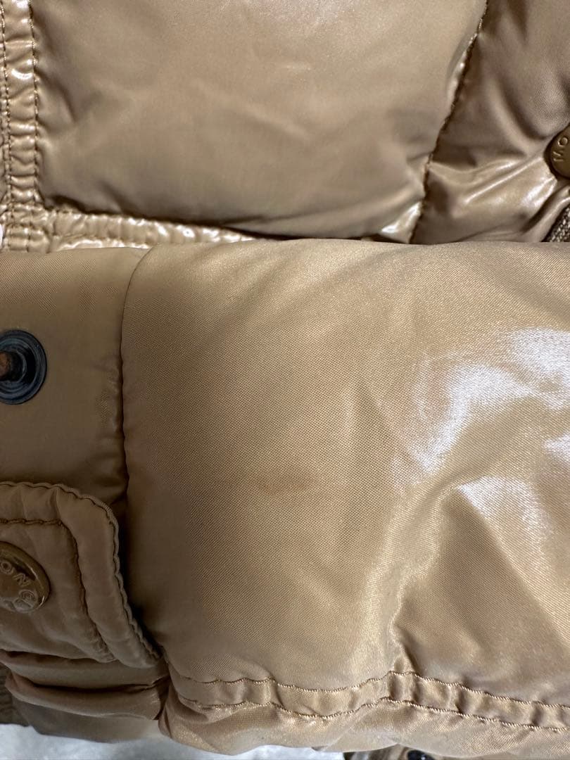 モンクレール　ダウンジャケット ベージュ　フード付き