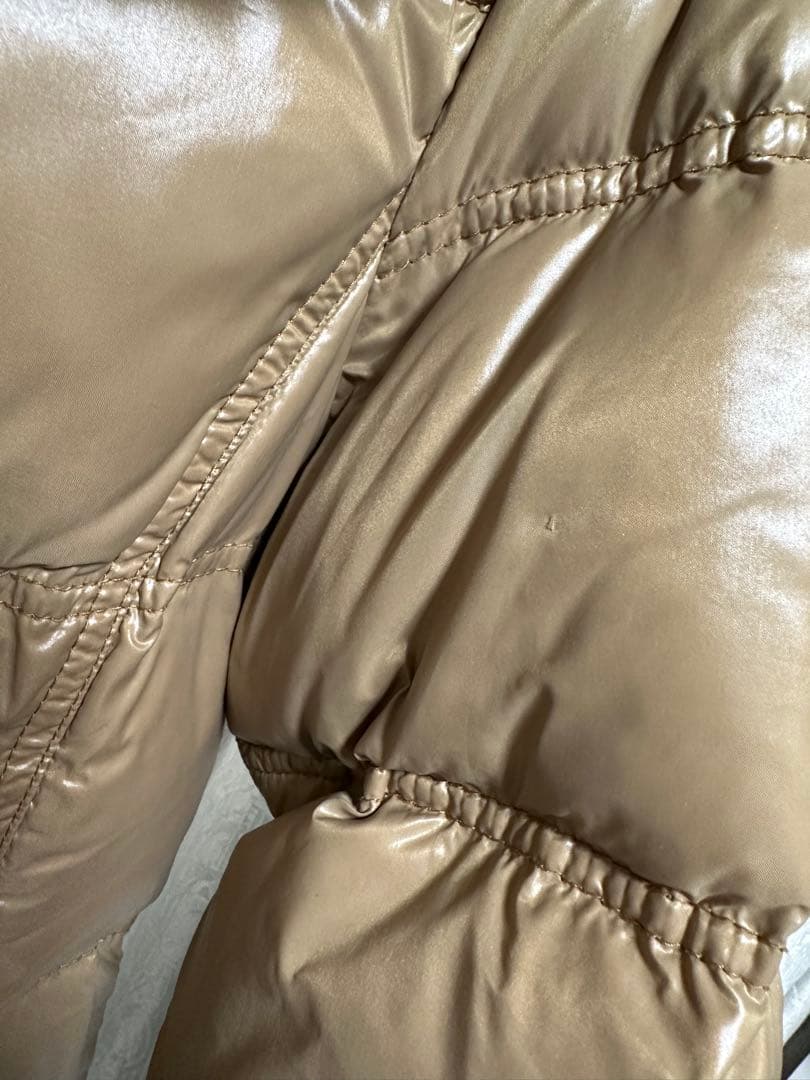 モンクレール　ダウンジャケット ベージュ　フード付き