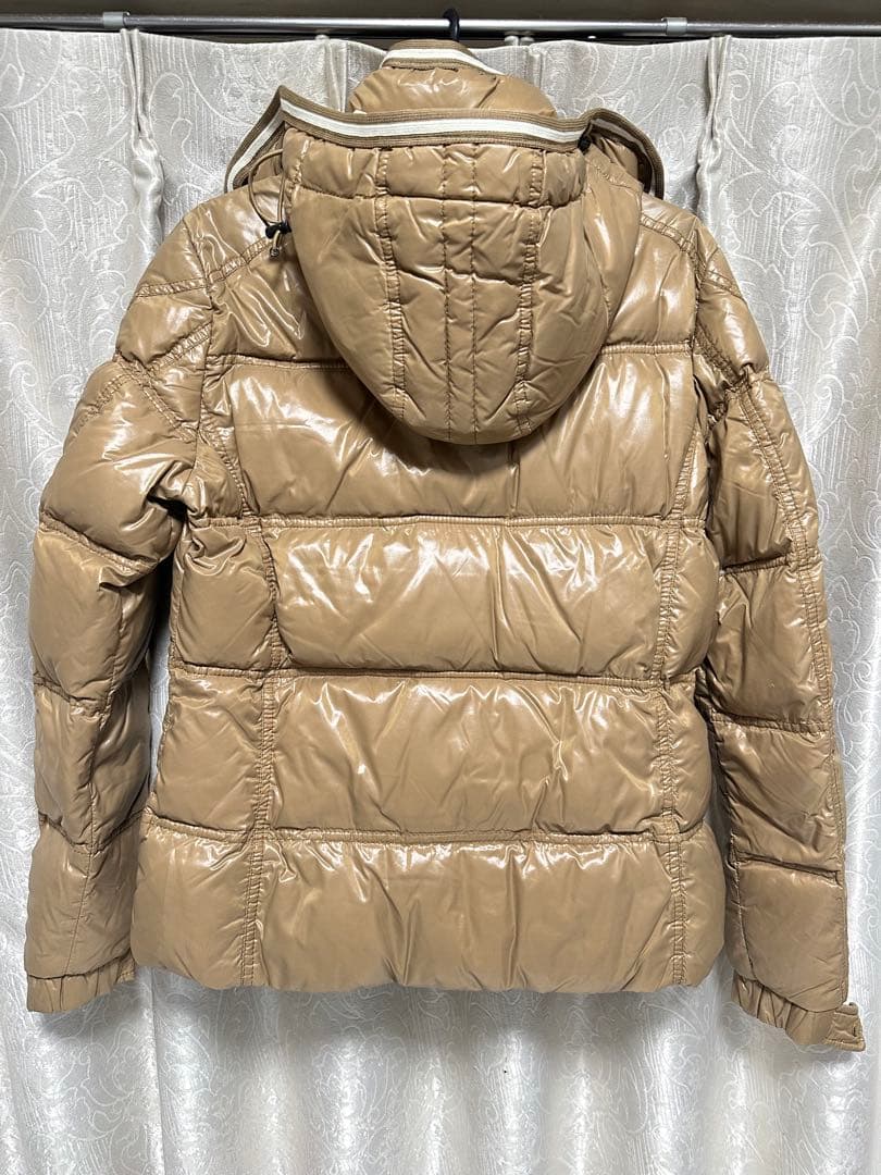 モンクレール　ダウンジャケット ベージュ　フード付き