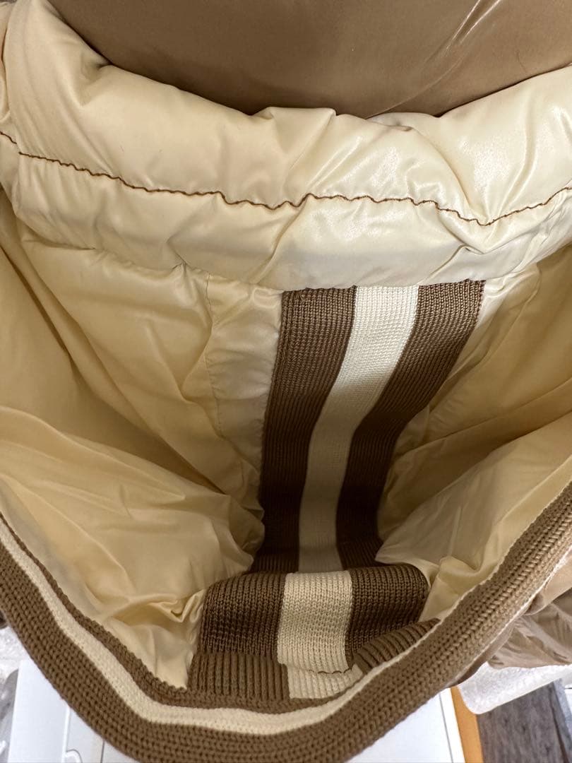 モンクレール　ダウンジャケット ベージュ　フード付き