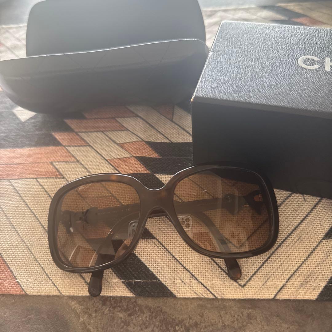 CHANEL ブラウンラウンドサングラス ケース付き