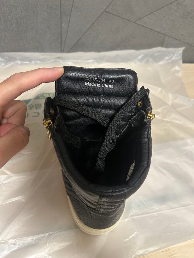 FUGA ハイカットスニーカー　本革　サイドジップ　スニーカー