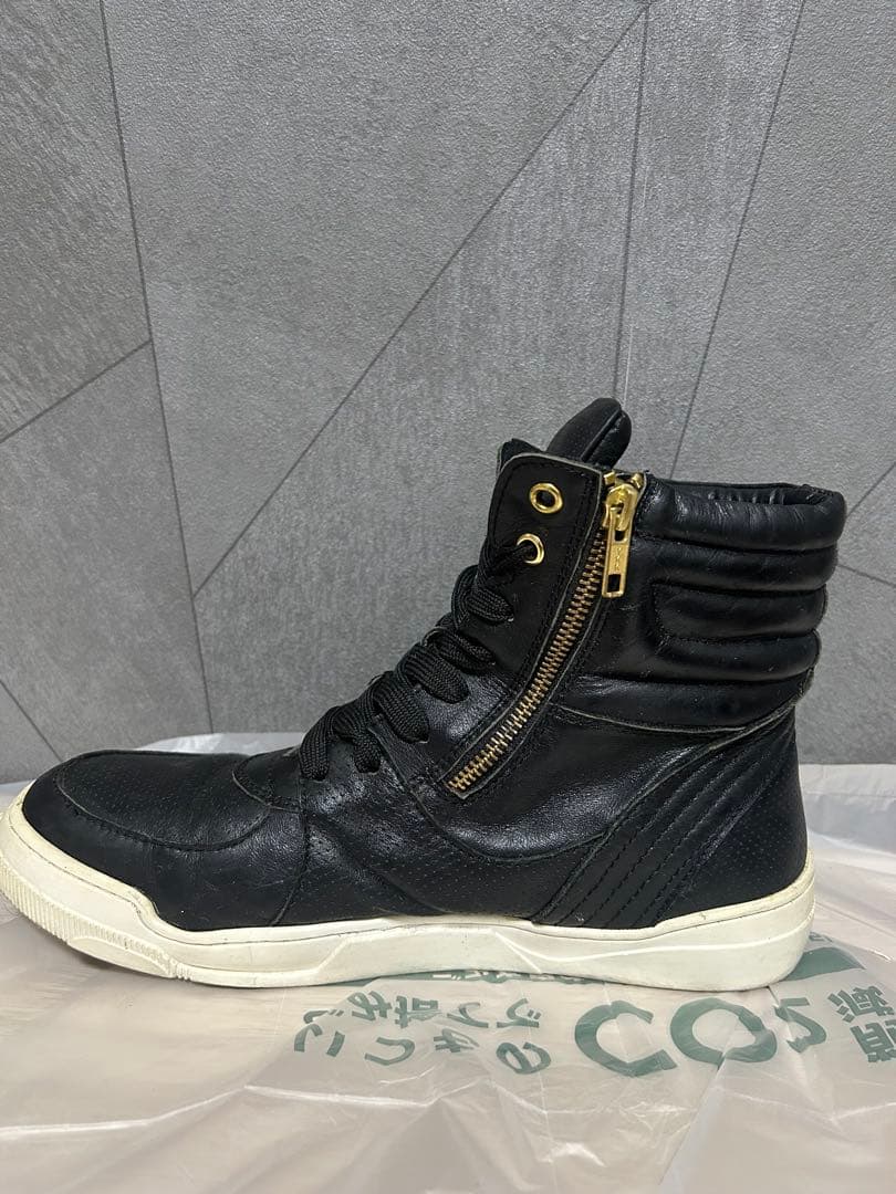 FUGA ハイカットスニーカー　本革　サイドジップ　スニーカー