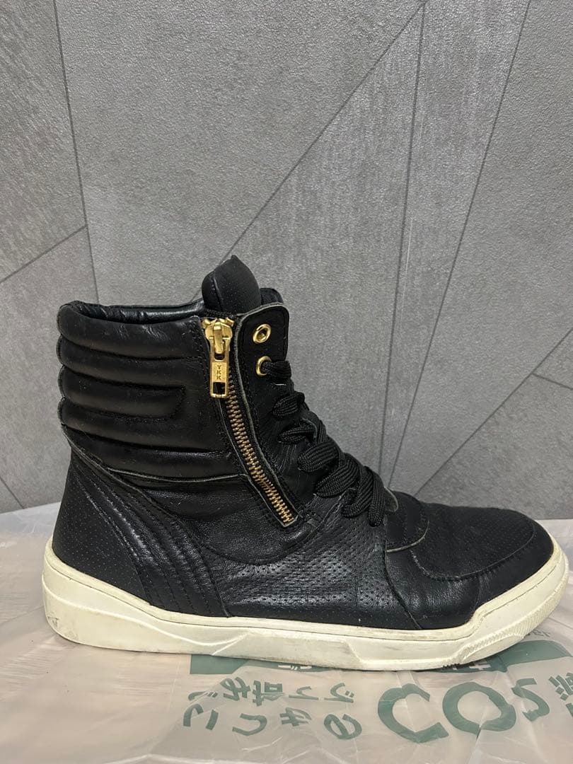 FUGA ハイカットスニーカー　本革　サイドジップ　スニーカー