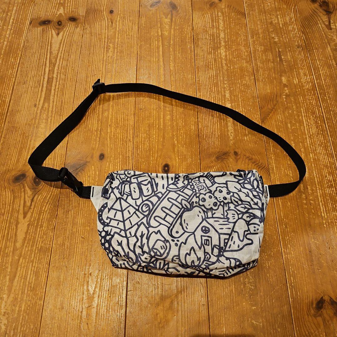 HIGH TAIL DESIGNS ボディバッグ Kyle Confer アート