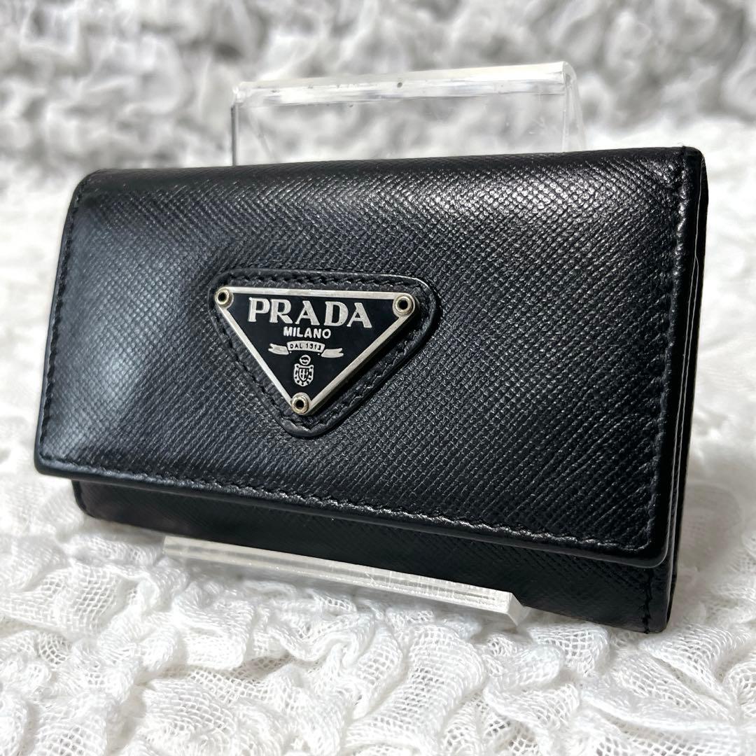 PRADA ブラック サフィアーノレザー キーケース　三角　トライアングル　6連