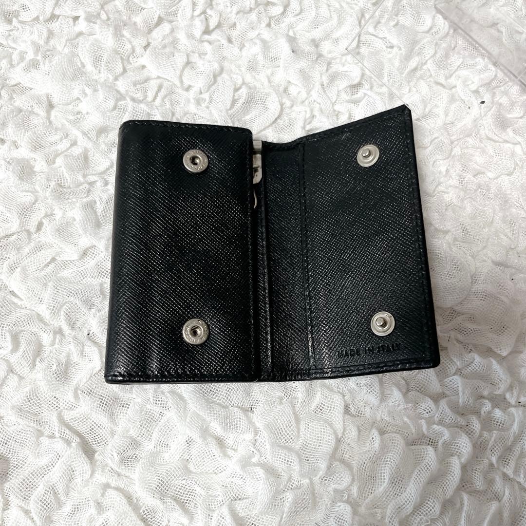 PRADA ブラック サフィアーノレザー キーケース　三角　トライアングル　6連