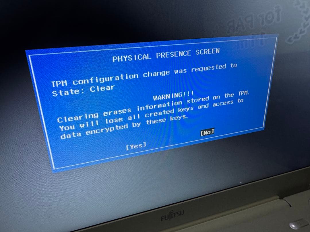 爆速i7/SSD500GB/メモリ8GB 富士通 LIFEBOOK ホワイト