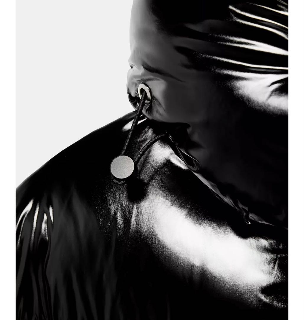 タグ付き新品★ZARAのシャイニーロングアノラック★Lサイズ★ブラック色