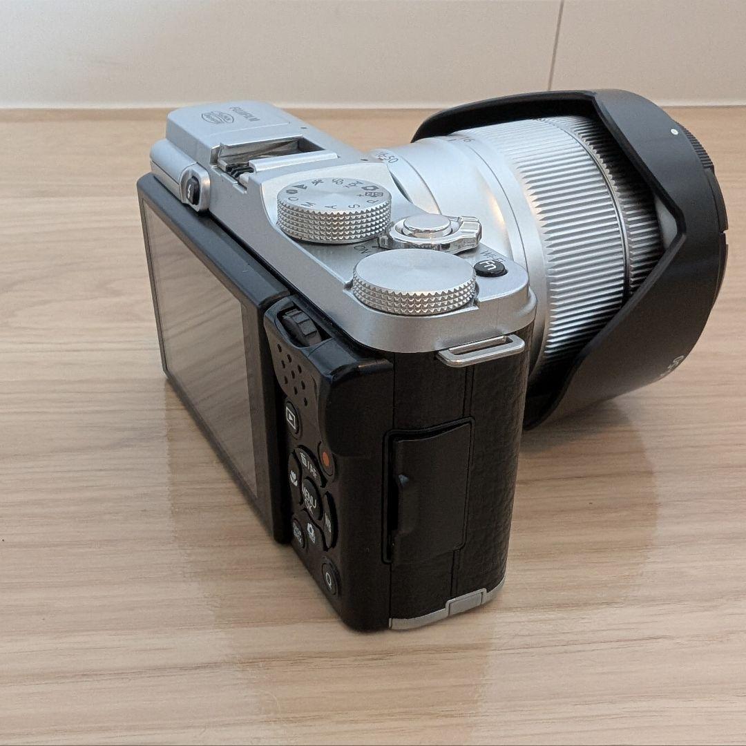 【極美品/訳あり】FUJIFILM X-A1 ダブルレンズキット 希少シルバー