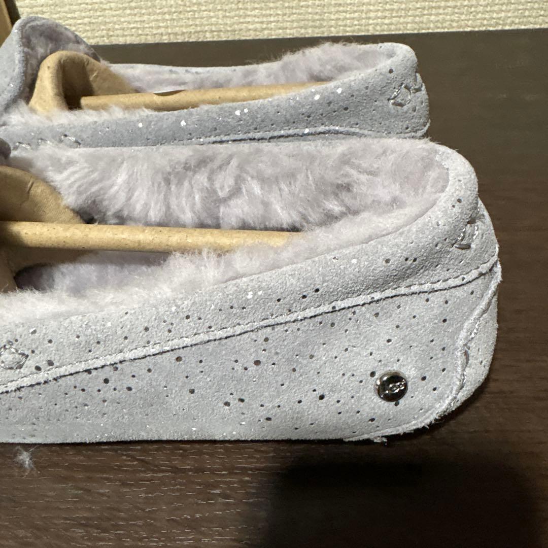 アグ　アンスレー　グレー　 スパンコール付き　内側もグレー　 新品未使用