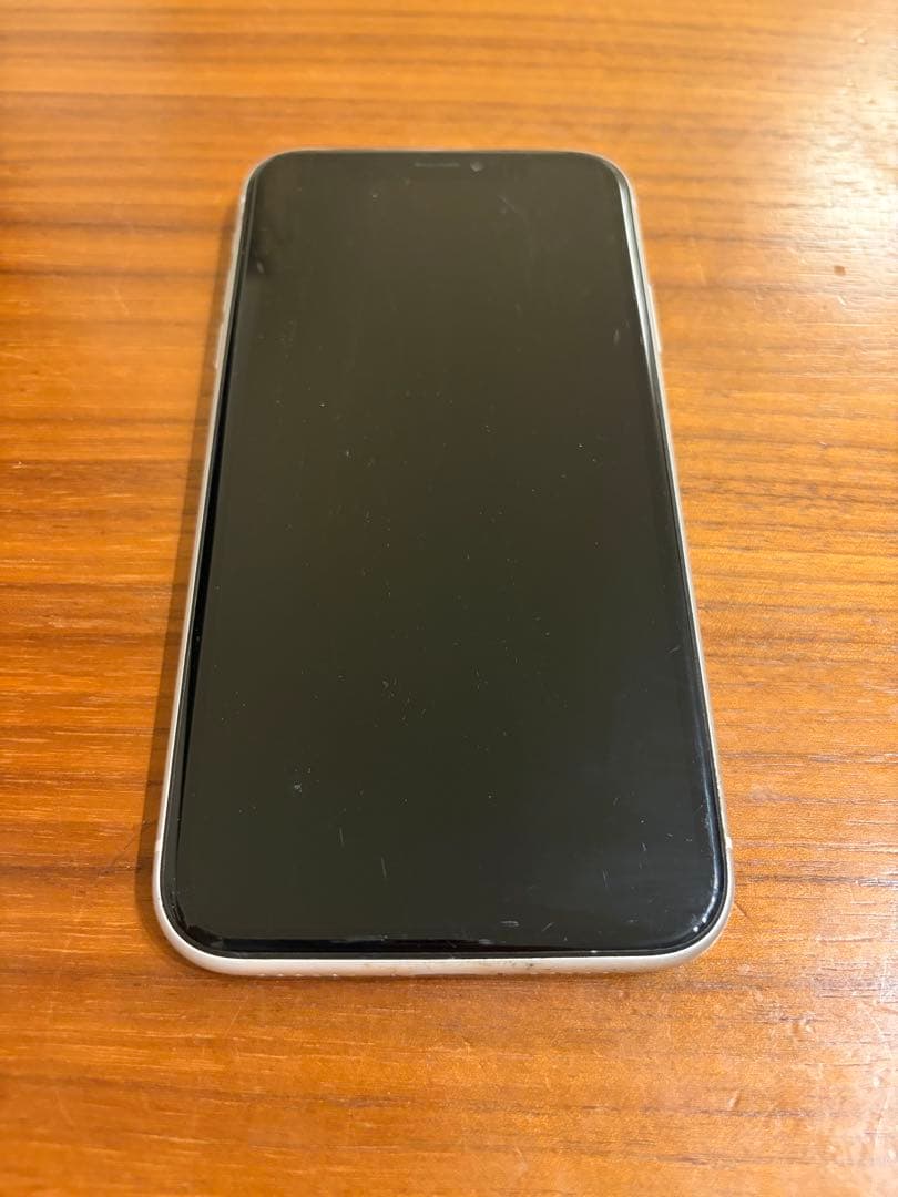 Apple iPhone XR ホワイト 本体　電源ケーブル、カバー付き