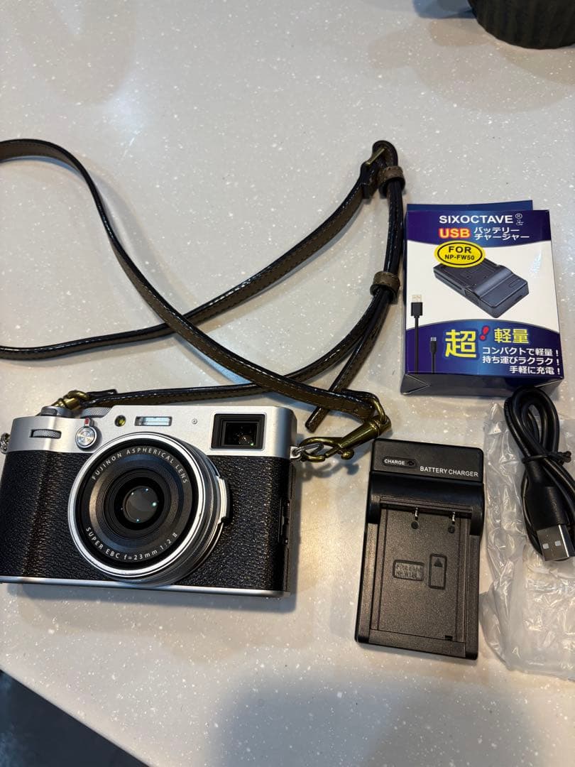 FUJIFILM x100v カメラ　デジカメ