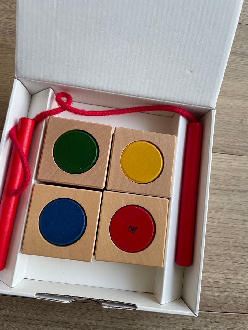 ネフ社　Signa シグナ　紐通し