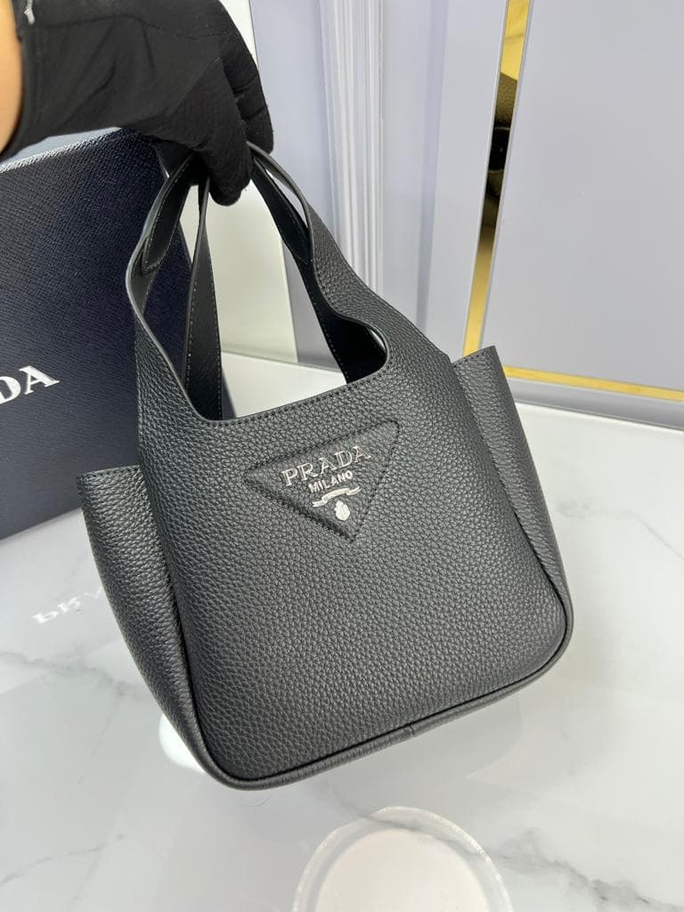 大人気！レザー　ハンドバッグ　ブラック