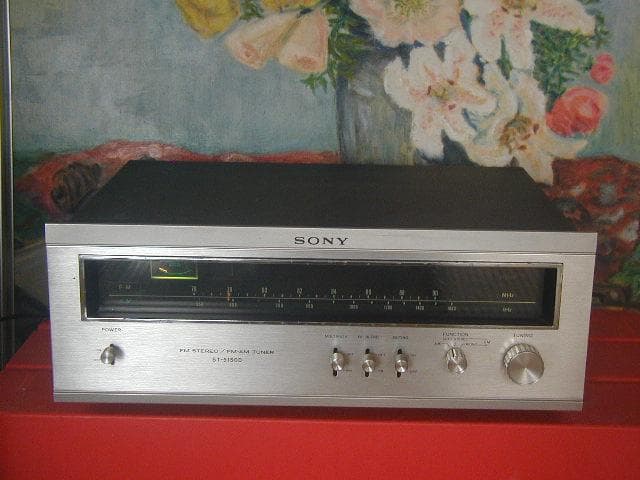 ★ＳＯＮＹ製ＳＴ－5150D、ＦＭステレオ、ＡＭチューナーです。枠に劣化あり。