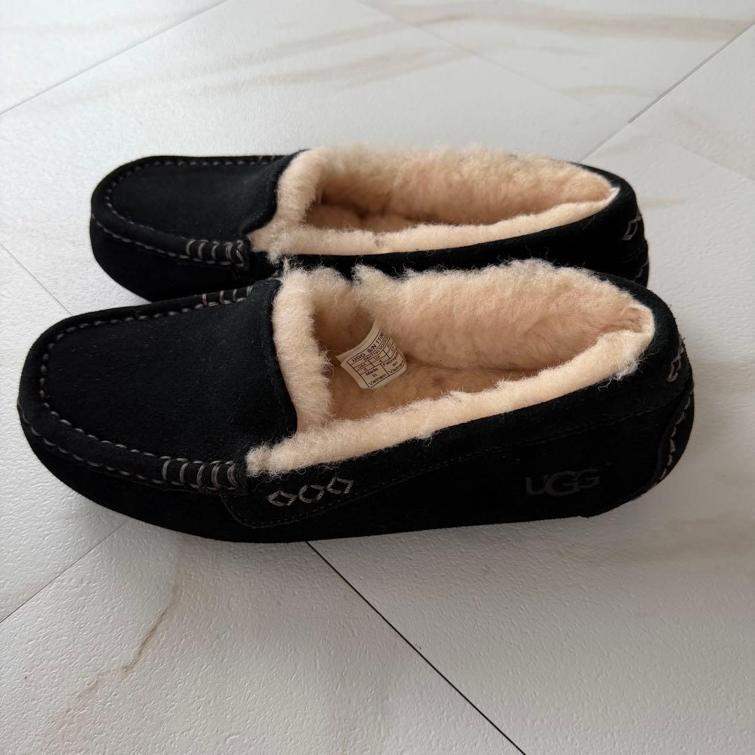 ✨試着✨極美品　アグ　正規品UGG ブラック モカシン　スリッポン　ローファー