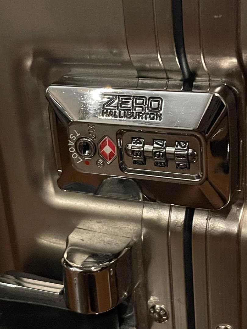 ZERO HALLIBURTON キャリーケース【TSAロック 】