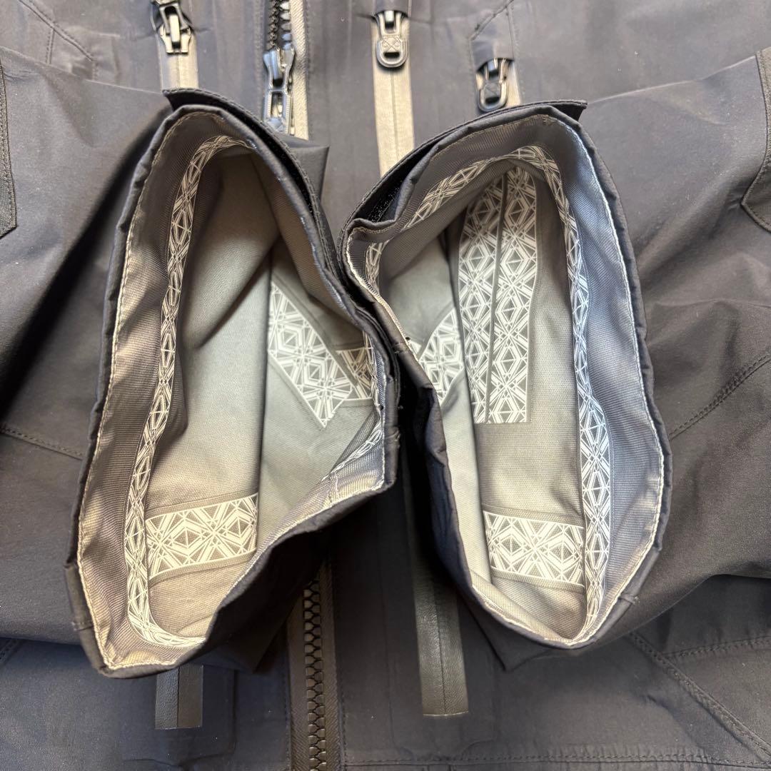 美品　ホワイトマウンテニアリング　マウンテンパーカー　ゴアテックス　黒　メンズ