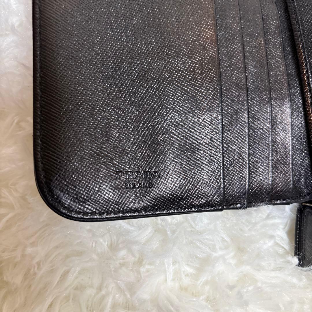 【良品✨】PRADA 二つ折り財布　三角ロゴ　レザー