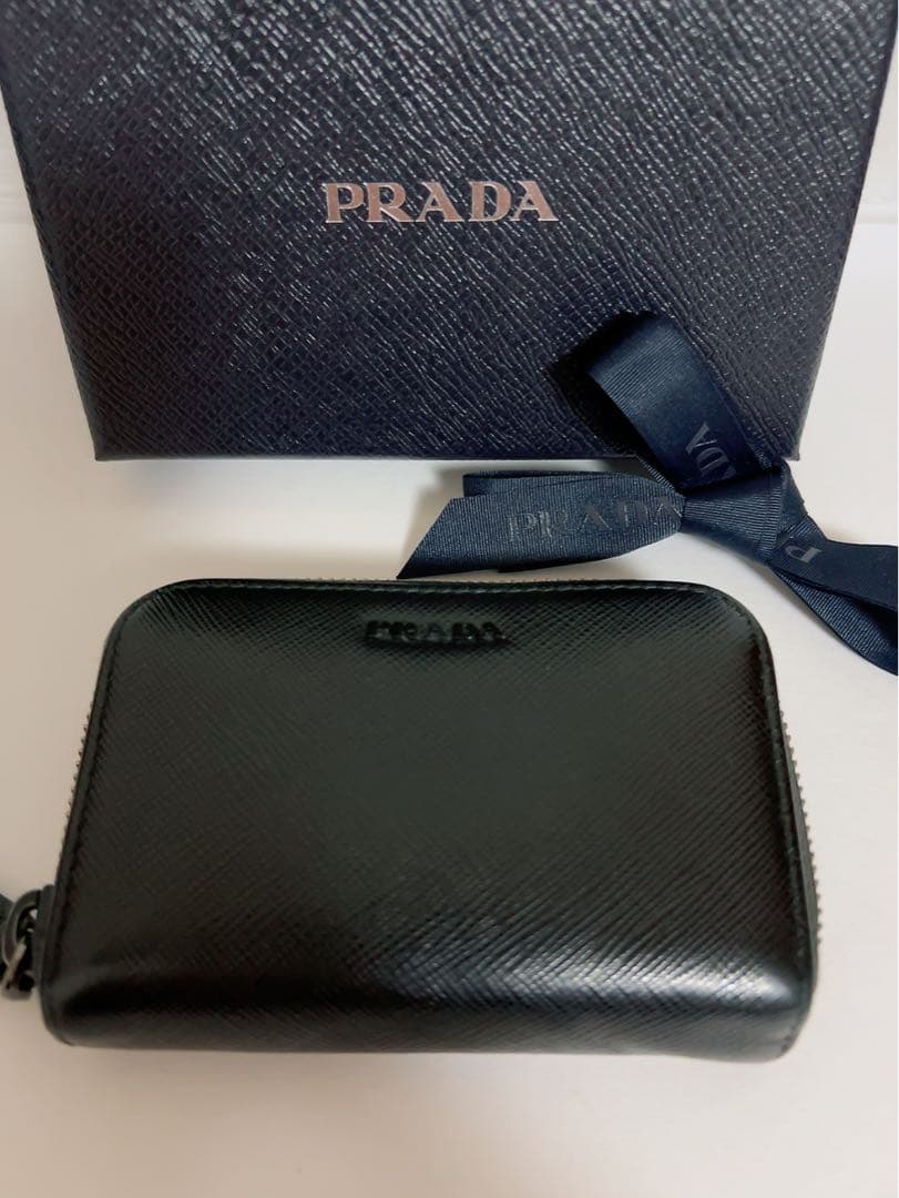プラダ　PRADA ケース　小銭入れ　黒　男女兼用　箱　リボン付き